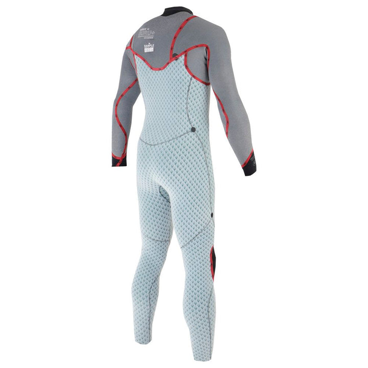Sooruz Guru+ is our warmest wetsuit combining performance and eco-friendliness.