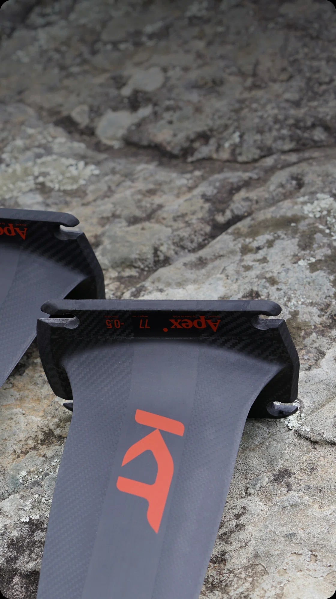 KT Apex Carbon Foil Mast