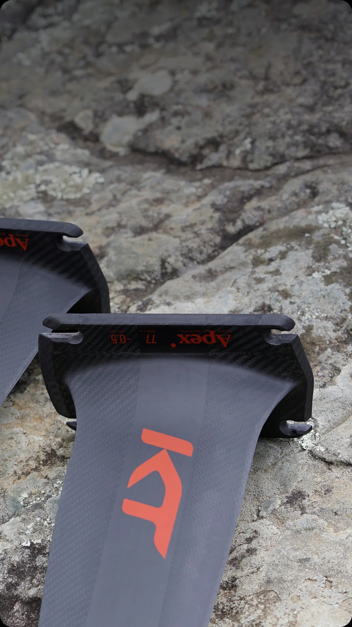 KT Apex Carbon Foil Mast