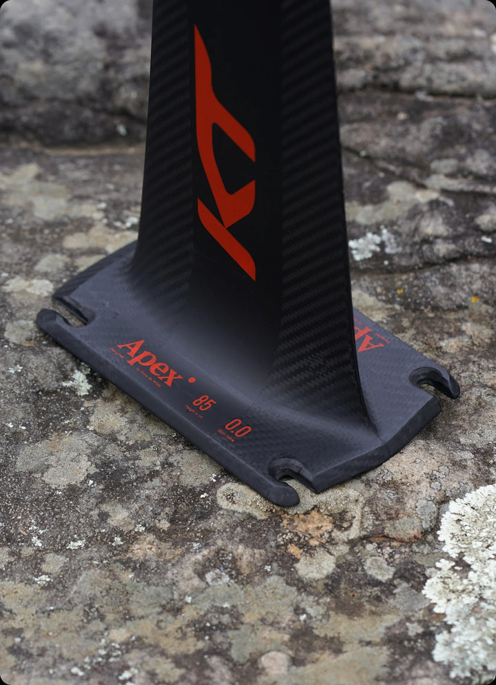 KT Apex Carbon Foil Mast
